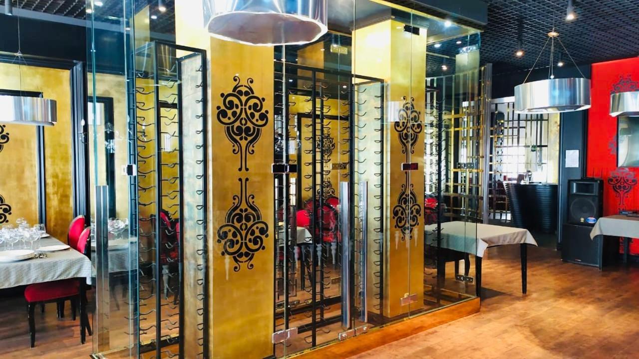 Lucky Fox Hotel Atyraū Zewnętrze zdjęcie